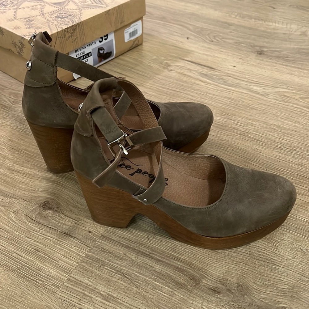 Free people clogs